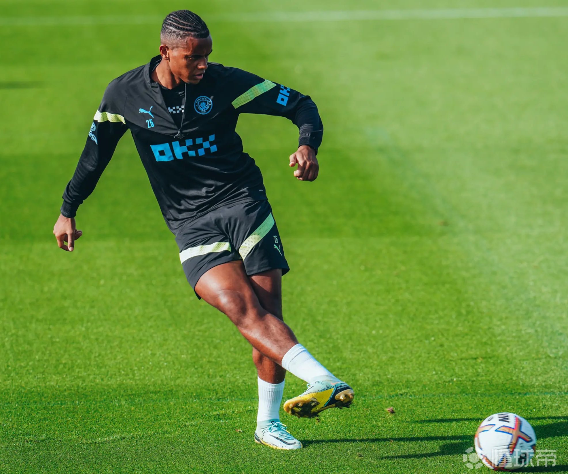 窗口期洛杉矶湖人备战英超，状态回暖细节曝光，悬念犹存，临场指挥获称赞